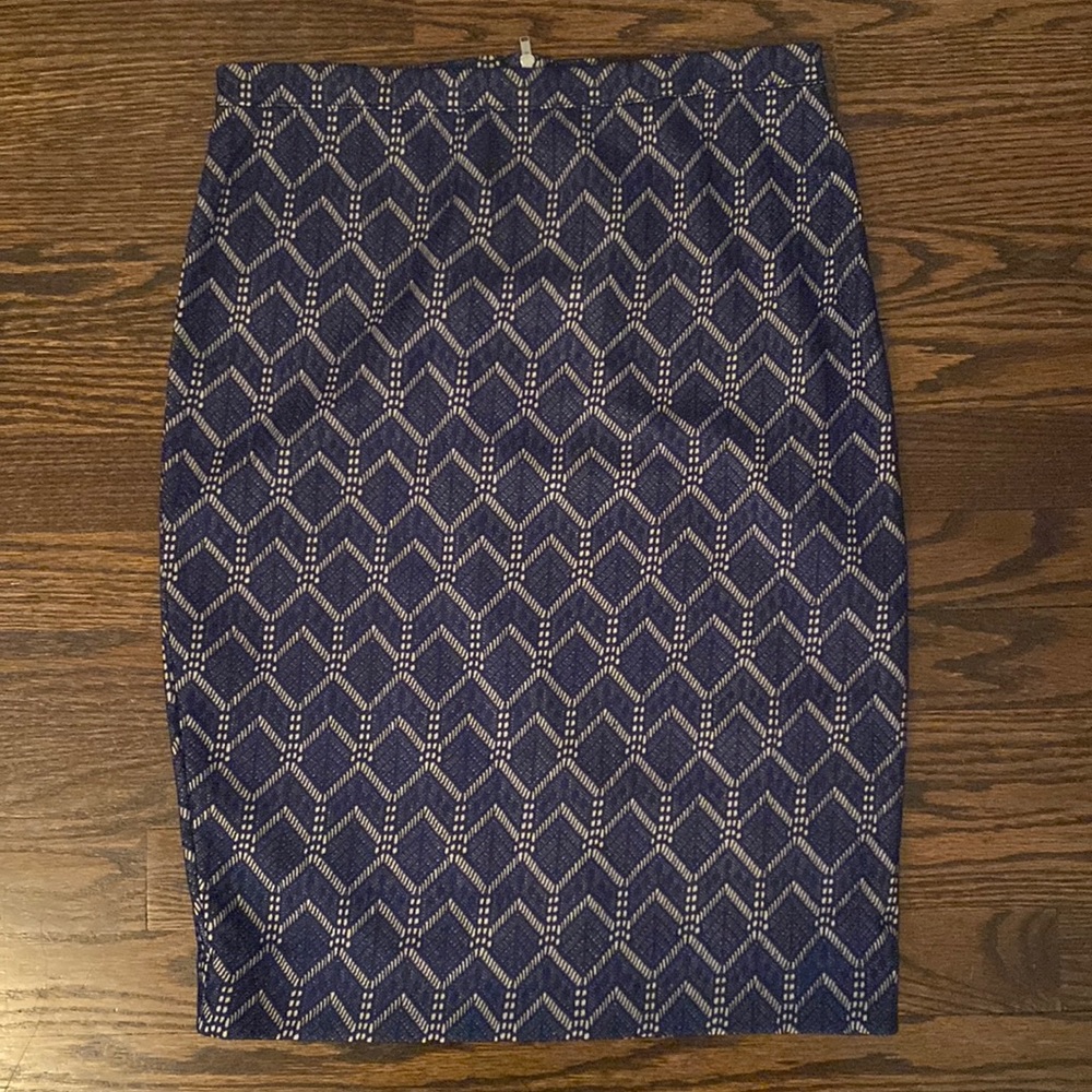 Navy detailed pencil skirt with cream underlay. Size 4